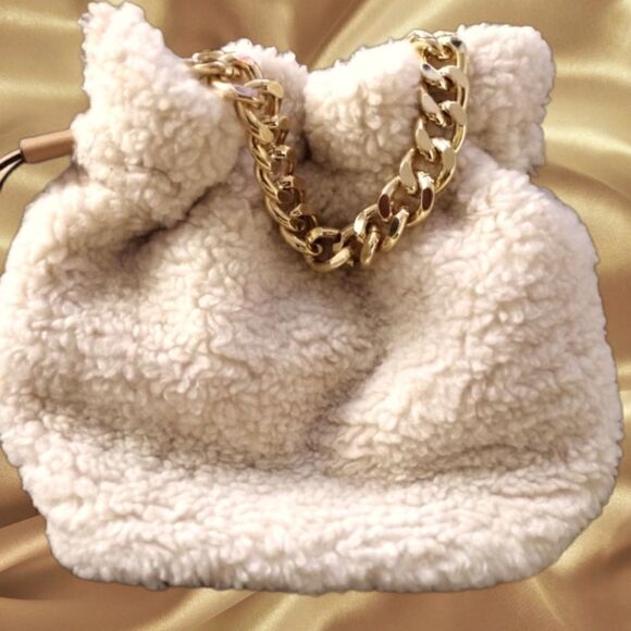 Kelly & Katie Handbags - Kelly & Katie Purse Faux Fur Plush Lylla Bucket Bag Wrist Arm Chain